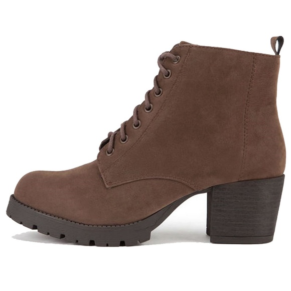 New Brown Lace Up Combat Lug Sole Heel Ankle Boots - Picture 2 of 3